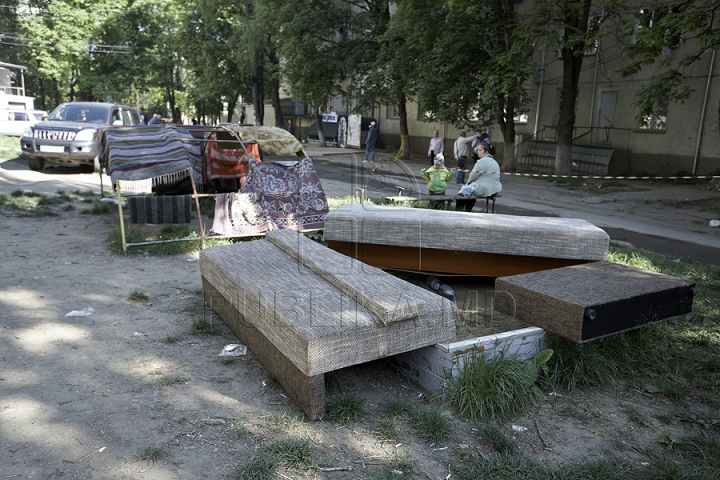 FOTOGRAFIILE DURERII. Ce a mai rămas din locuinţele de la mansarda mistuită de flăcări