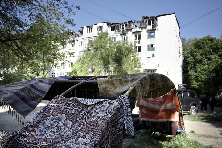 FOTOGRAFIILE DURERII. Ce a mai rămas din locuinţele de la mansarda mistuită de flăcări