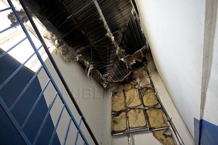 FOTOGRAFIILE DURERII. Ce a mai rămas din locuinţele de la mansarda mistuită de flăcări