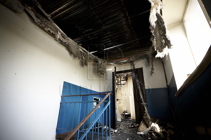 FOTOGRAFIILE DURERII. Ce a mai rămas din locuinţele de la mansarda mistuită de flăcări