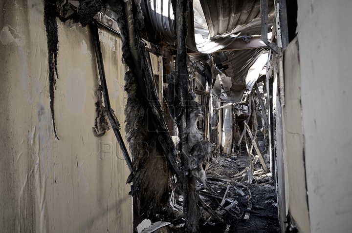 FOTOGRAFIILE DURERII. Ce a mai rămas din locuinţele de la mansarda mistuită de flăcări