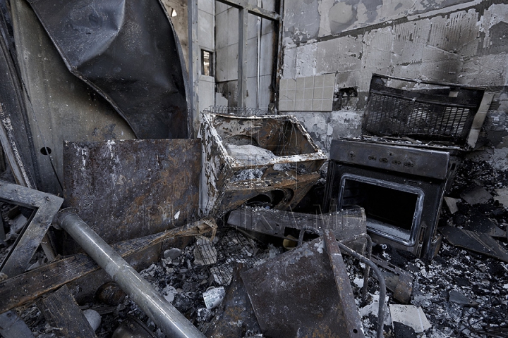 FOTOGRAFIILE DURERII. Ce a mai rămas din locuinţele de la mansarda mistuită de flăcări