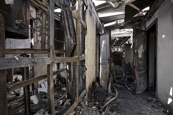 FOTOGRAFIILE DURERII. Ce a mai rămas din locuinţele de la mansarda mistuită de flăcări