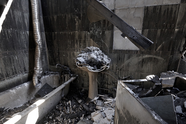 FOTOGRAFIILE DURERII. Ce a mai rămas din locuinţele de la mansarda mistuită de flăcări