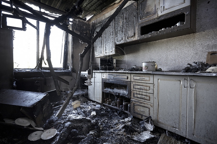 FOTOGRAFIILE DURERII. Ce a mai rămas din locuinţele de la mansarda mistuită de flăcări