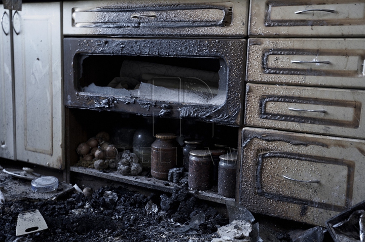 FOTOGRAFIILE DURERII. Ce a mai rămas din locuinţele de la mansarda mistuită de flăcări