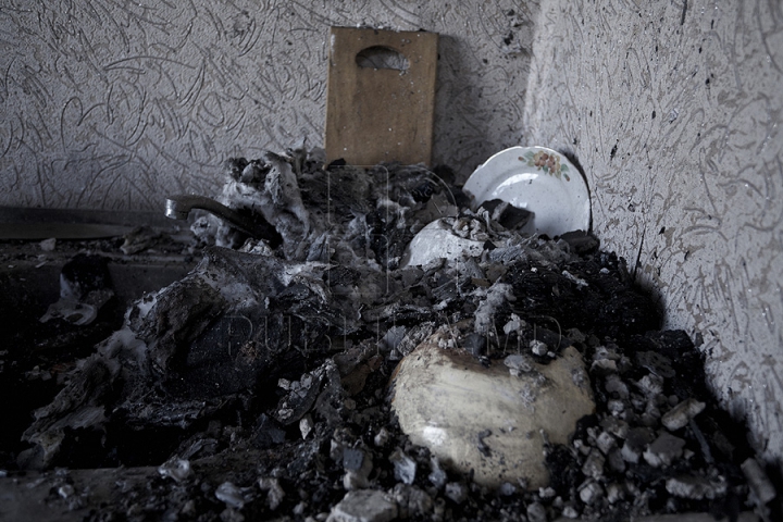 FOTOGRAFIILE DURERII. Ce a mai rămas din locuinţele de la mansarda mistuită de flăcări