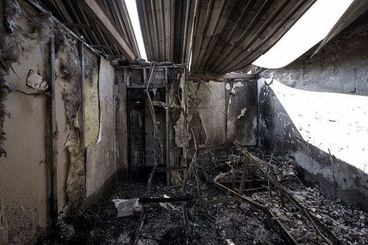 FOTOGRAFIILE DURERII. Ce a mai rămas din locuinţele de la mansarda mistuită de flăcări