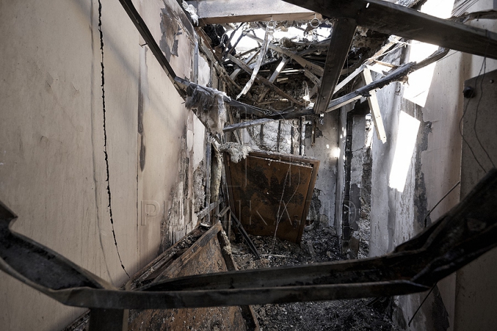 FOTOGRAFIILE DURERII. Ce a mai rămas din locuinţele de la mansarda mistuită de flăcări