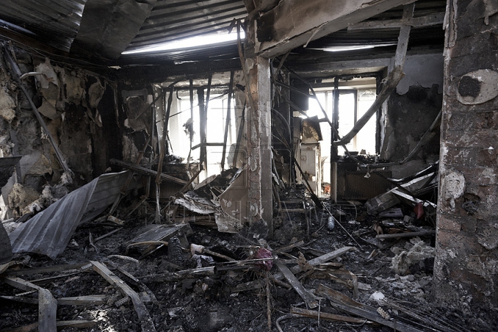 FOTOGRAFIILE DURERII. Ce a mai rămas din locuinţele de la mansarda mistuită de flăcări