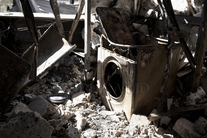 FOTOGRAFIILE DURERII. Ce a mai rămas din locuinţele de la mansarda mistuită de flăcări