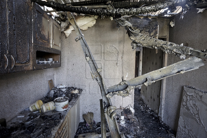 FOTOGRAFIILE DURERII. Ce a mai rămas din locuinţele de la mansarda mistuită de flăcări