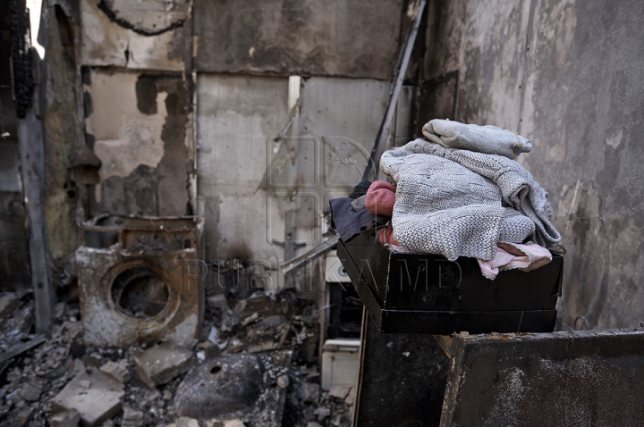 FOTOGRAFIILE DURERII. Ce a mai rămas din locuinţele de la mansarda mistuită de flăcări