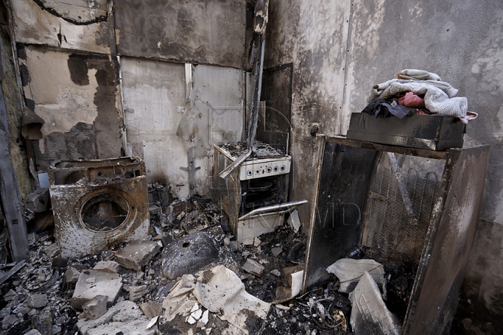 FOTOGRAFIILE DURERII. Ce a mai rămas din locuinţele de la mansarda mistuită de flăcări