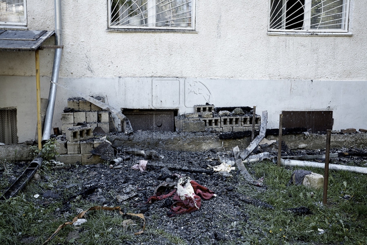 FOTOGRAFIILE DURERII. Ce a mai rămas din locuinţele de la mansarda mistuită de flăcări