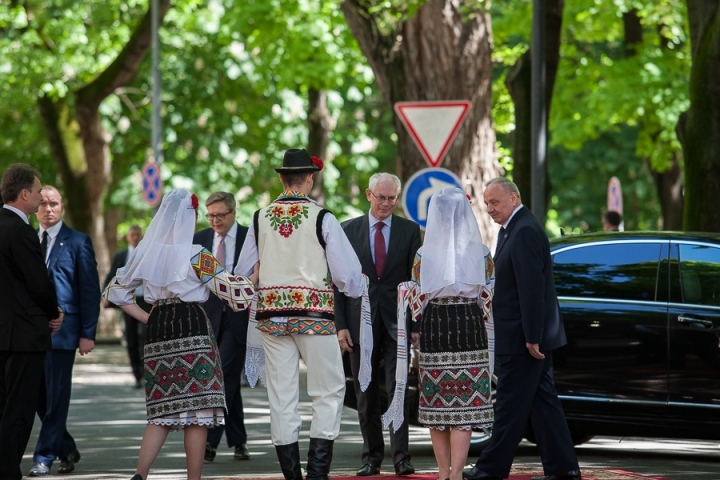 Preşedintele Consiliului European, Herman Van Rompuy, a sosit la Chişinău (FOTO/VIDEO)