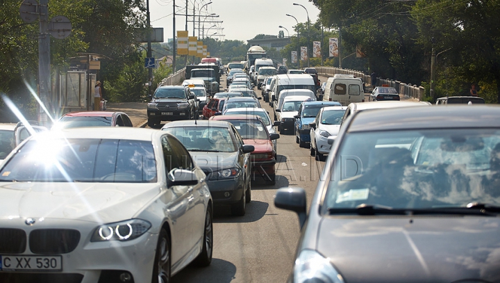 Parcăm unde vrem! Iată unde a fost surprins staţionând un automobil (FOTO)