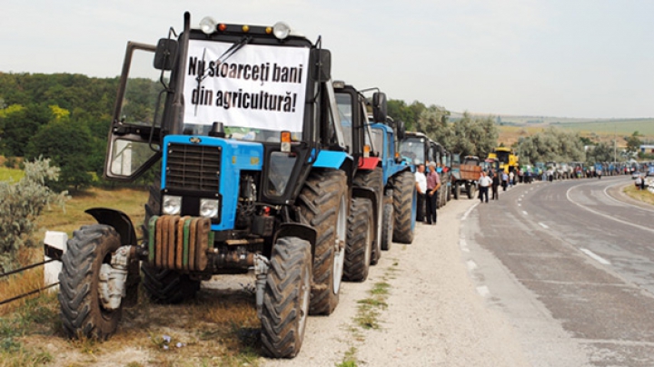 Fermierii nu renunţă la proteste! Producătorii agricoli vor modificări în legea produselor petroliere 