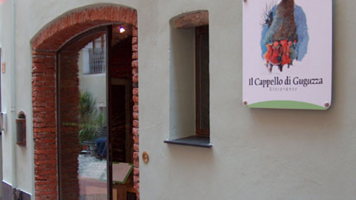 Cușma lui Guguță s-a "mutat" în Italia. O moldoveancă a deschis un restaurant ce poartă acest nume (FOTO)