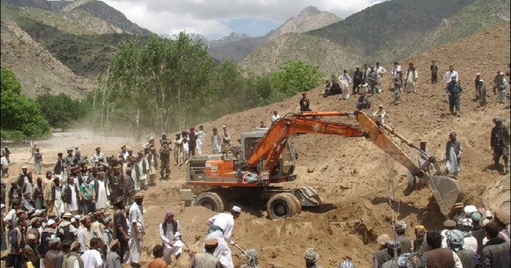 Circa 500 de oameni, înghiţiţi de pământ în Afganistan (FOTO)