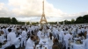 (VIDEO) Tradiţionala "cină în alb" a fost organizată şi în acest an la Paris. "Avem stridii şi şampanie"