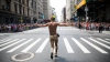 Dans şi veselie pe străzile oraşului New York. Mii de oameni au participat la o paradă a minorităţilor sexuale