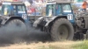 Competiţie dură în oraşul Rostov pe Don. Fermierii şi-au măsurat puterile la un raliu cu tractoare (VIDEO)
