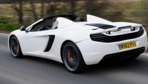 Gestul incredibil al unui tânăr. Proprietarul "a înnebunit" când şi-a văzut maşina (FOTO)