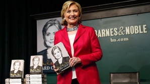 Aplauze pentru Hillary Clinton! Fostul secretar american de stat şi-a lansat cel de-al doilea volum de memorii 