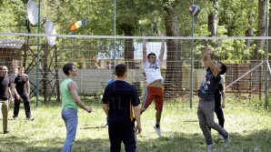 Distracţie şi voie bună pentru unii locuitori din Chişinău. Oamenii şi-au petrecut duminica în sânul naturii