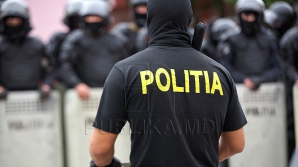 Percheziţii cu mascaţi la patru cazinouri din Chişinău. Poliţiştii au confiscat mai multe aparate de joc (VIDEO)