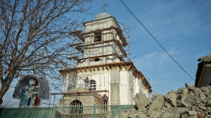 O comoară a fost descoperită sub pervazul unei biserici din Căuşeni. "Nu ştiu cum a ajuns acolo"