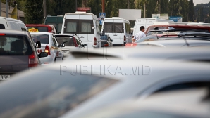 Cum se răzbună un pieton pe un bolid de 700 de cai putere (VIDEO)