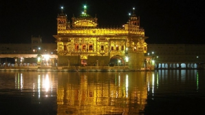 O luptă cu săbii s-a soldat cu mai mulţi răniţi în Templul de Aur din India (VIDEO)