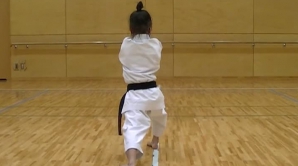  Karate la doar şapte ani. O fetiţă i-ar putea face să tremure de frică chiar şi pe bărbaţi în toată firea (VIDEO)