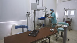 Medicii care au expulzat doi boschetari la gunoi sunt cercetaţi penal