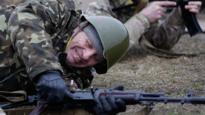 Luptătorii ucraineni, nerăbdători să facă ordine în est. Ce îi solicită preşedintelui