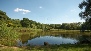 Ziua începe cu vreme frumoasă şi cer variabil. Meteorologii anunţă ploi de scurtă durată în unele regiuni