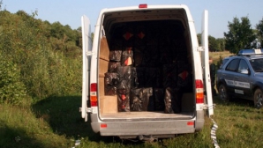 Marfă din regiunea transnistreană, în valoare de peste 230.000 de lei, confiscată de poliţişti (VIDEO)