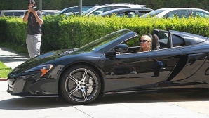 Paris Hilton şi-a cumpărat un nou automobil, care nu e roz şi are peste 600 de cai putere (FOTO)