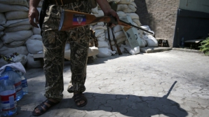 Mii de persoane, jefuite de separatişti în Ucraina! Kievul va negocia cu ei doar după ce aceştia vor depune armele