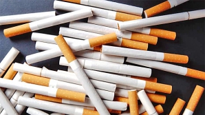 Un şofer a încercat să scoată din ţară o cantitate mare de ţigări. Vezi unde a fost tăinuită marfa (FOTO)