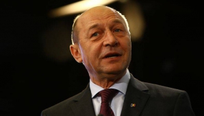 Parlamentul României a votat declaraţia prin care cere DEMISIA lui Băsescu 