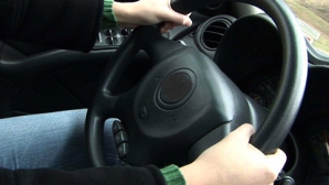 Ce se întâmplă când un copil adoarme "la volan". VIDEO a devenit viral pe Internet