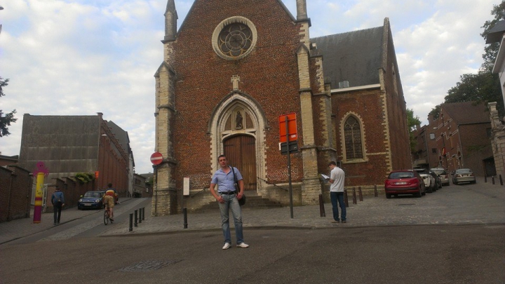 Una spun, alta fac! Tinerii socialişti anti-europeni au INVADAT reţelele de socializare cu poze din inima Europei (GALERIE FOTO)