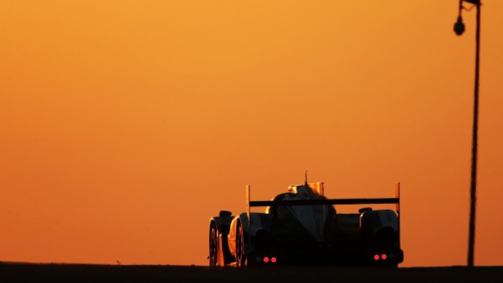 Frumuseţea cursei de anduranţă Le Mans pe timp de noapte (GALERIE FOTO)