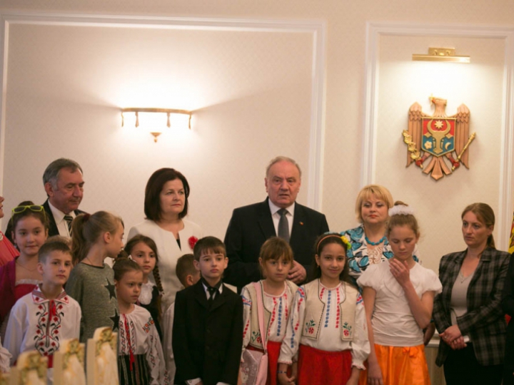 Copii din Transnistria, în vizită la preşedintele Nicolae Timofti (FOTO)