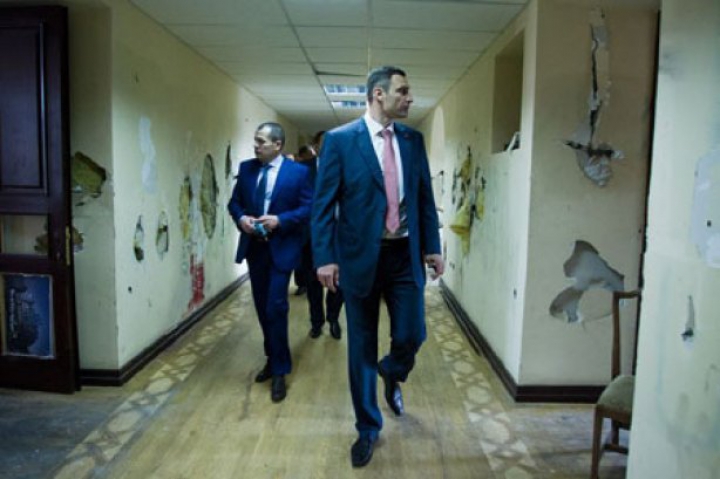 Vitali Kliciko s-a îngrozit când a văzut cum arată interiorul sediului Primăriei (FOTO/VIDEO)