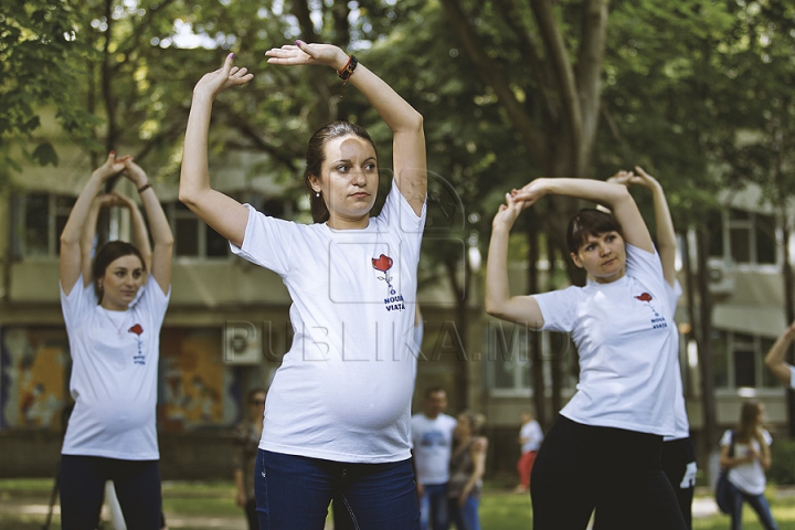 Campania Renaşte Moldova: Zeci de femei gravide au participat la o lecţie de sport (GALERIE FOTO)