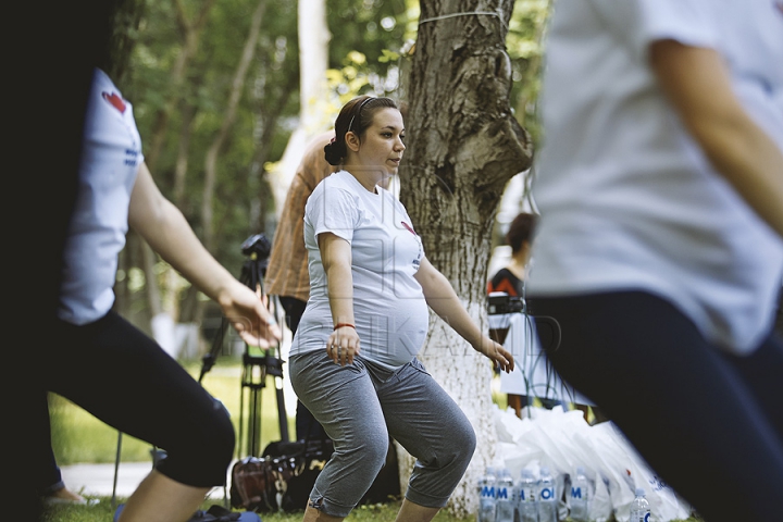 Campania Renaşte Moldova: Zeci de femei gravide au participat la o lecţie de sport (GALERIE FOTO)